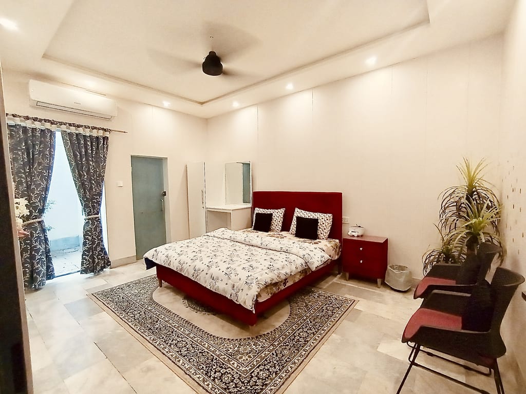 Bedroom A — Rose, view 3