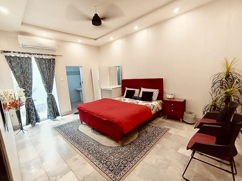 Bedroom A — Rose, view 4