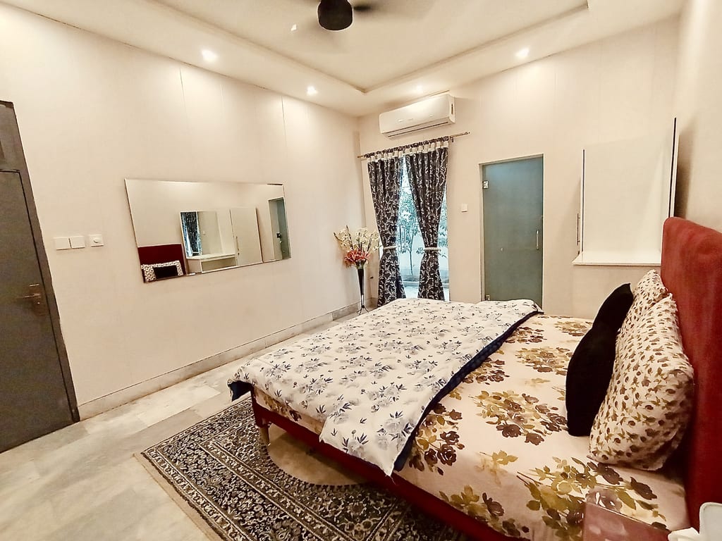 Bedroom A — Rose