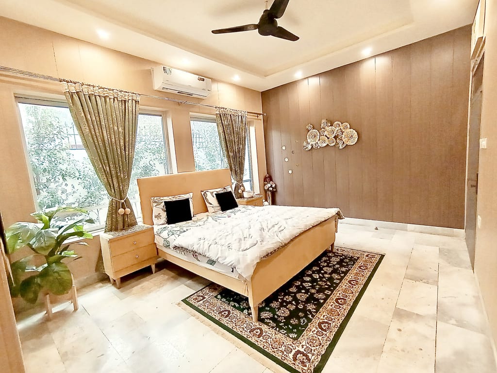 Bedroom B — Daisy