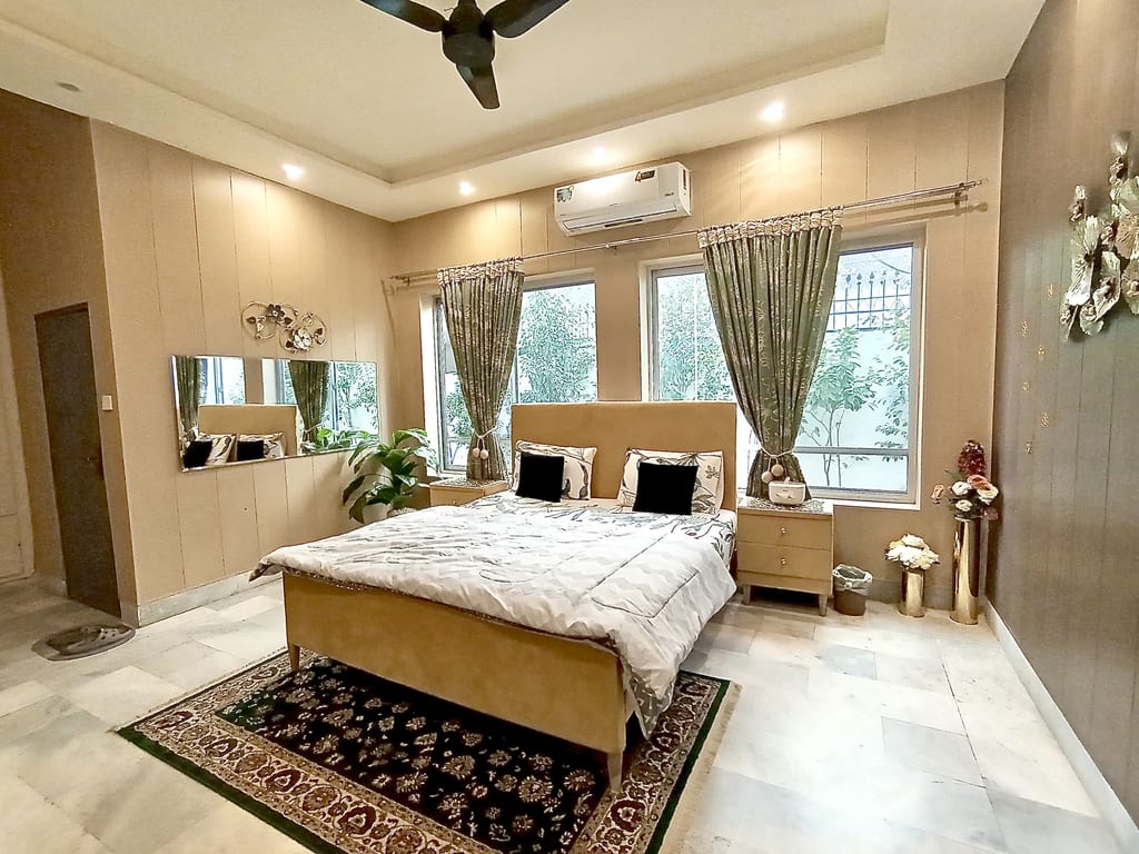 Bedroom B — Daisy, view 2