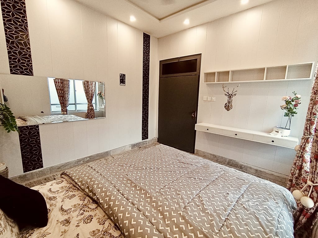 Bedroom C — Lily, view 2